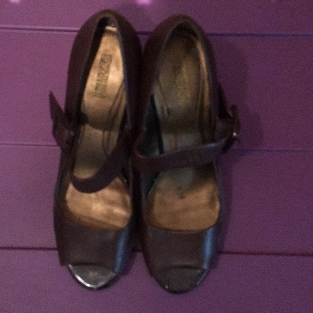 Kenneth Cole Reaction Peep-toe Pump